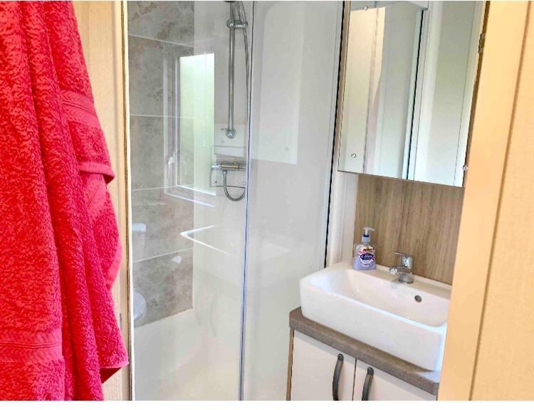 Hastings Holiday Home At Fairlight Lodge Beauport Holiday Park St Leonards-on-Sea ภายนอก รูปภาพ